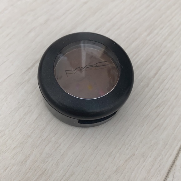 MAC Cosmetics eyeshadow - Picture 2 of 3
